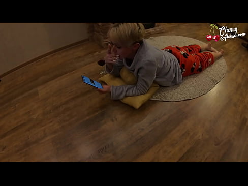❤️ Šialená blondínka fajčí obrovský penis a skáče na ňom - análny sex Domáce porno na sk.myastro.top ☑